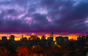 CLOUDS OVER THE CITY arose ... / ***