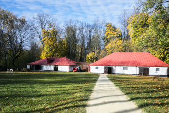 Stables / ***