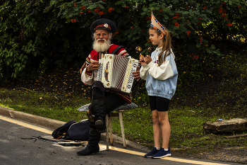 Little man with an accordion / ***