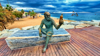 Badalona - L'escultura d'Anís del Mono al passeig marítim - Barcelonès / Badalona - L'escultura d'Anís del Mono al passeig marítim - Barcelonès