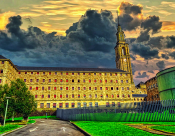 Gijón - façana Laboral Ciudad de la Cultura - Astúries / Gijón - façana Laboral Ciudad de la Cultura - Astúries