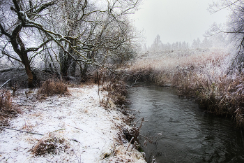 A River Runs Through ... / ***