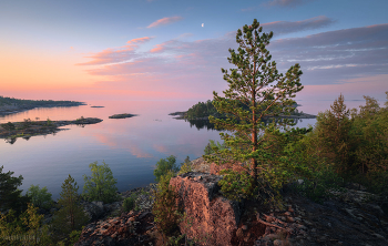 Sunrise on Lake Ladoga / ***