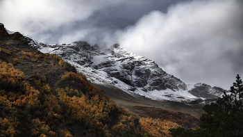 Autumn in the mountains ... / ***
