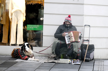 Street musicians. / ***