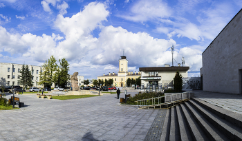 Victory Square / ***