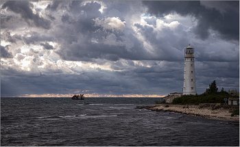 Lighthouse / ***