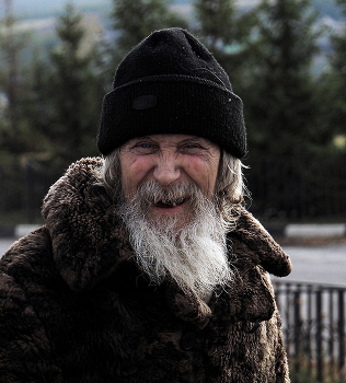 Passerby / ***