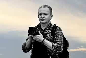A photographer. / ***