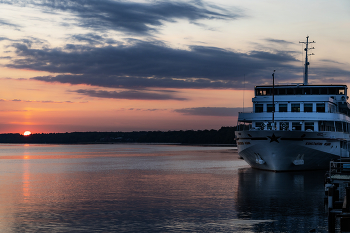 Morning on the Volga / ***