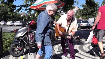 Street musician / ***