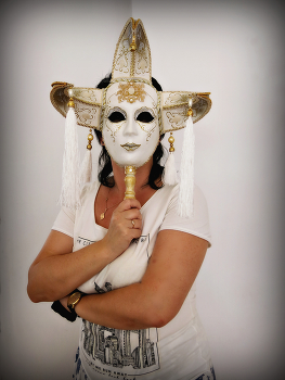 &nbsp; / a volte sono un po' una strega e le maschere prendono vita