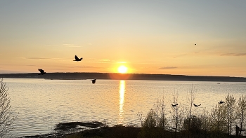 Sunset on the Kama / ***
