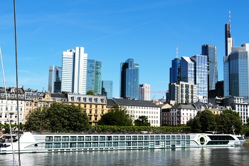 Frankfurt / ***