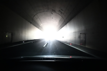 Light at end of tunnel / ***