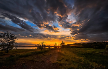 Spring evening. / ***