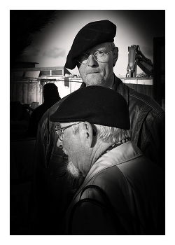 IN SIGHT / ***