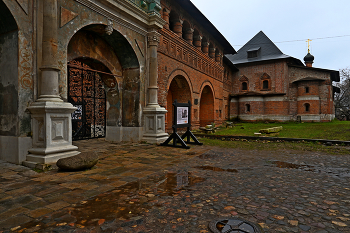 Krutitskoe Compound / ***