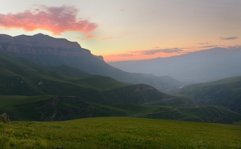 Dawn in the mountains / ***