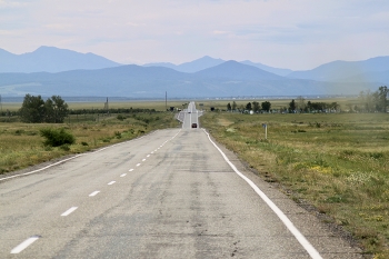 Road to the mountains / ***