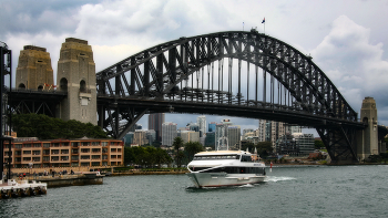 Harbour Bridge / ***