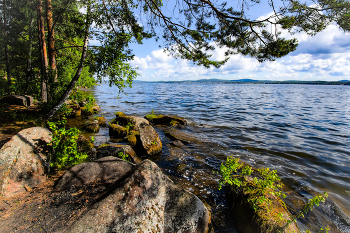 Lake Shore / ***