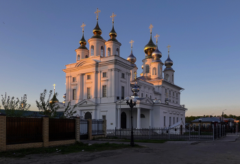 Resurrection Cathedral / ***