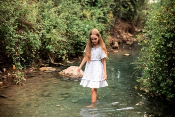 Children's photo session by the stream / Children's photo session by the stream in the sunset