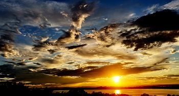 Sunset / ***
