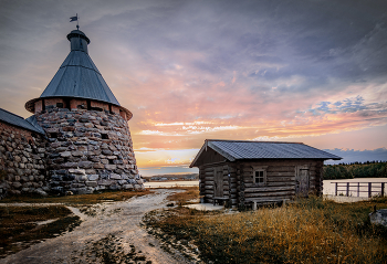 Small hut / ***