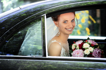 Portrait of a bride. / ***