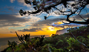 Sunset over the sea / ***