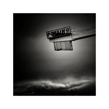 CLOUDS UNDER CRANE / ***