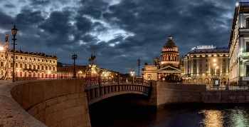 St. Isaac&#39;s Square / ***