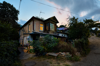 an old house / ***