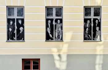 Three windows / ***