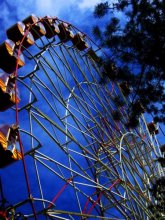 Ferris wheel right? / ***