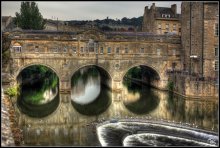 Bridge with shops / ***