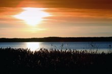 sunset on the lake. Obsterno / ..........