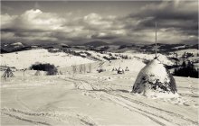 Carpathian Mountains, snow, stack / ***