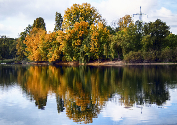 Warm October / ***
