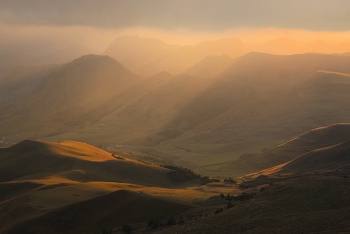 Sunset in the mountains / ***