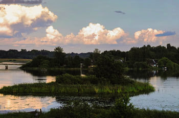 Evening in the village / ***