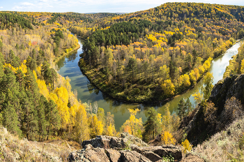 Bend in the river / ***