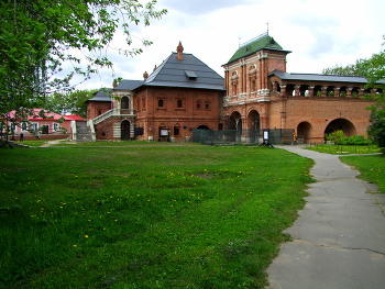 Krutitskoe Compound / ***