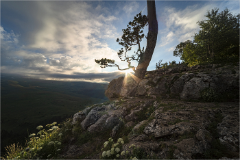 Sunset in the mountains / ***