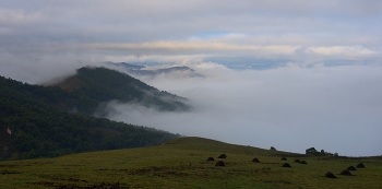 Dawn in the mountains / ***