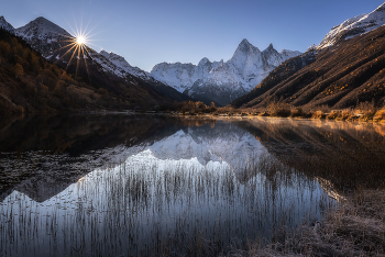 Lake in the Hills / ***