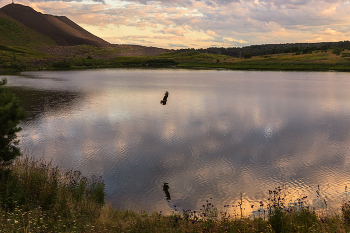 Sunset over the lake / ***