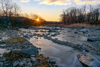 Sunrise over the river / ***